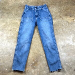 Hollister Ultra High Rise Mom Jean
Size: 1